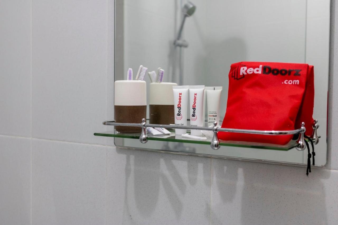 Reddoorz At Simpang Borobudur Blimbing  Exterior photo