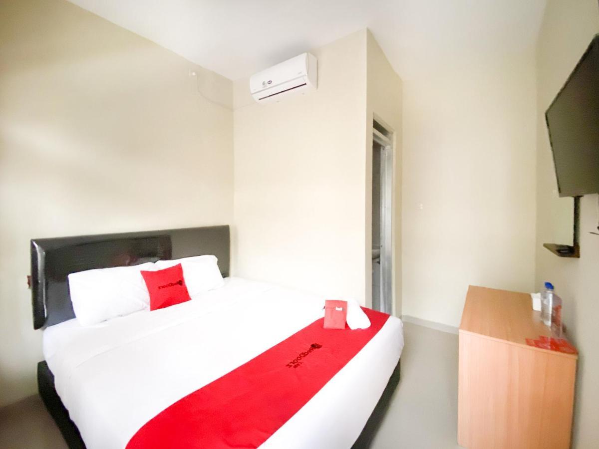 Reddoorz At Simpang Borobudur Blimbing  Exterior photo