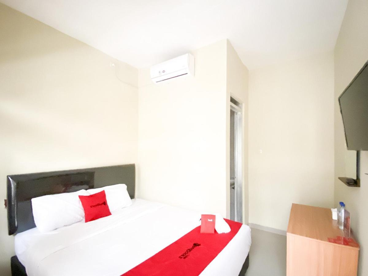 Reddoorz At Simpang Borobudur Blimbing  Exterior photo
